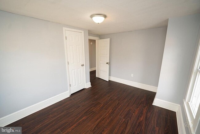 Building Photo - 605 Oak Hill Ave