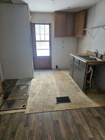 Building Photo - 1180 E Mueller Ave