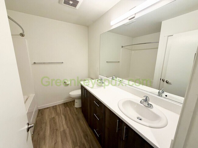 Building Photo - 12117 SE Pardee St