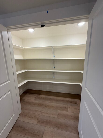 Building Photo - 245 N Center St