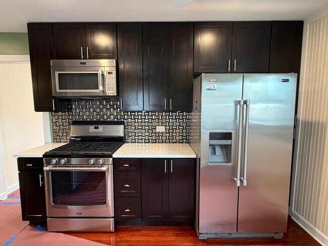 Building Photo - 140 E Northwest Hwy