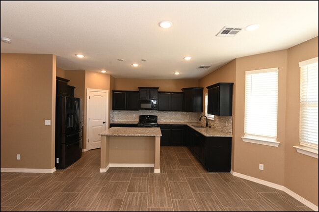 Building Photo - 4628 Marisabel Azcarate St