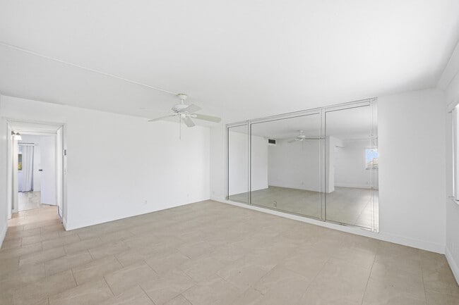 Building Photo - 452 Brittany Dr