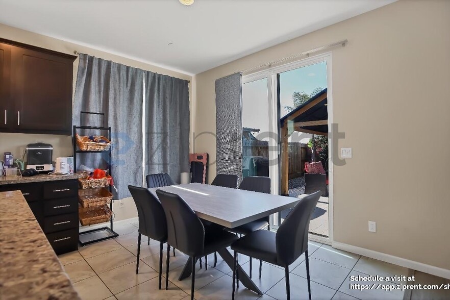 Building Photo - 1104 Greenbrier Dr