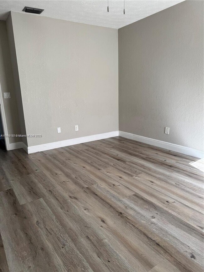 Building Photo - 4057 SW Haycroft St