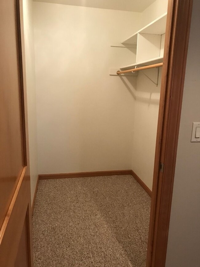 Building Photo - 2100 River Point Ct