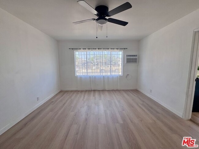 Building Photo - 1542 W 60th St