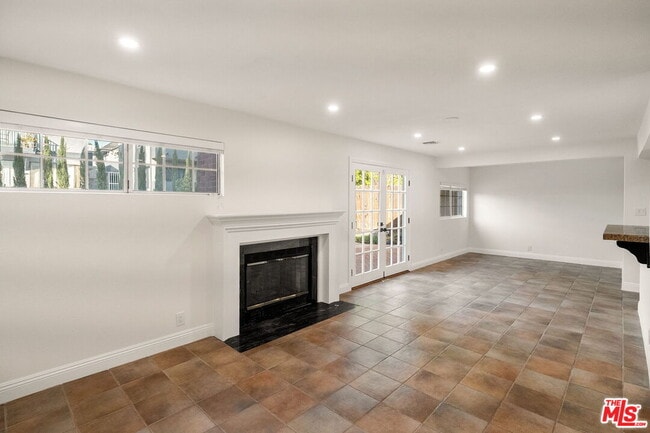 Building Photo - 15005 Killion St