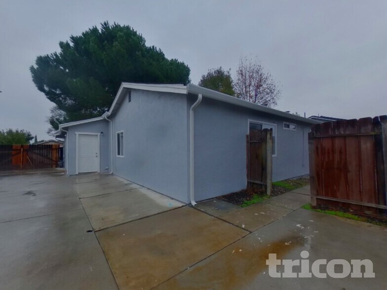 Building Photo - 2308 Clinton Ct