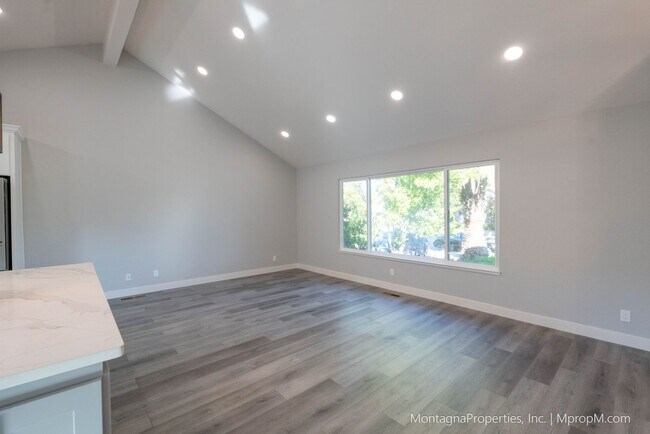 Building Photo - Spacious custom 4 bedroom home with pool and 2 car garage!