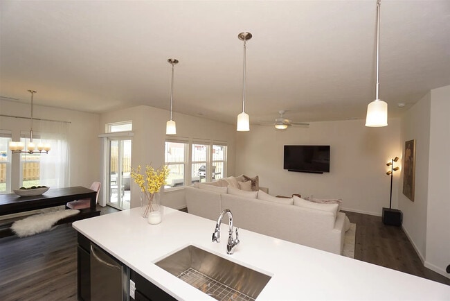 Building Photo - 2922 Poinciana Dr