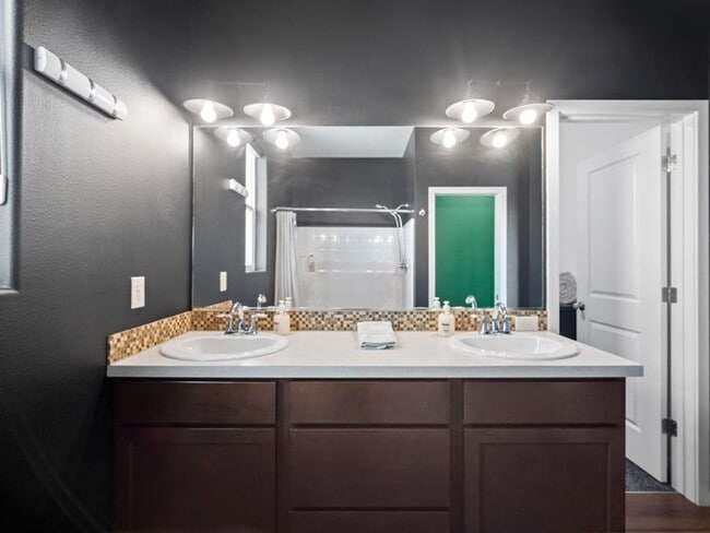 Building Photo - Desirable Kendall Yards Townhouse – Modern...