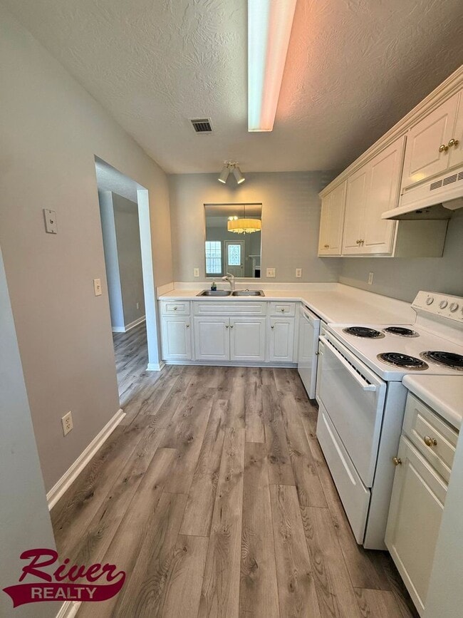 Building Photo - 2025 Buckhaven Way