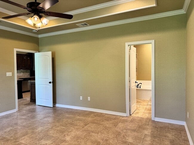 Building Photo - 11865 Poydras