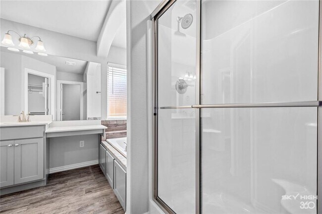 Building Photo - 4446 W Barhem Dr