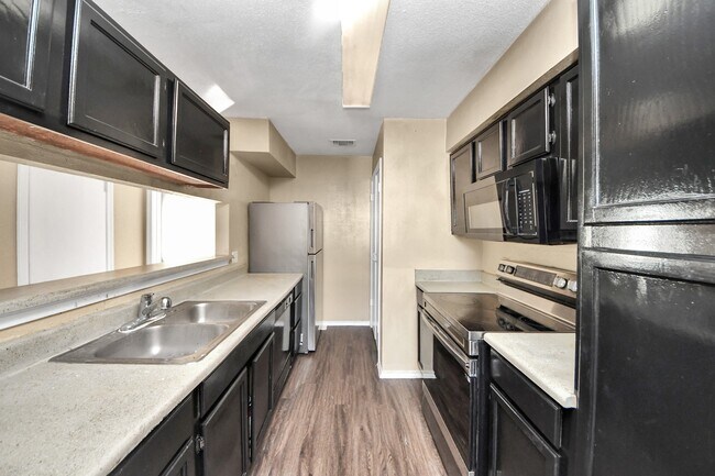 Building Photo - 14550 Fonmeadow Dr