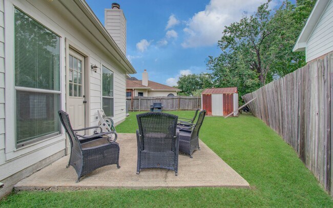 Building Photo - 3043 W Hampton Dr