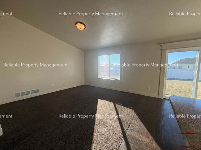 Building Photo - 3840 Slate Dr