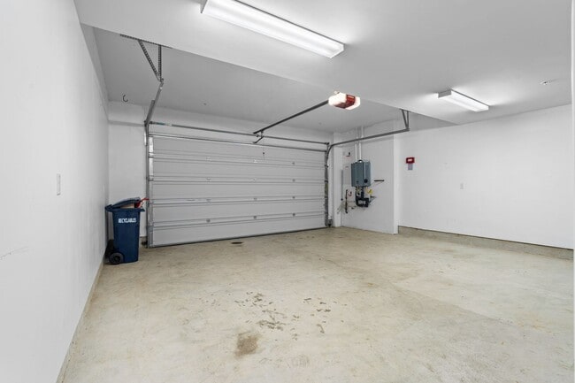Building Photo - Modern 3 Bedroom 2 Bath Downtown Livermore