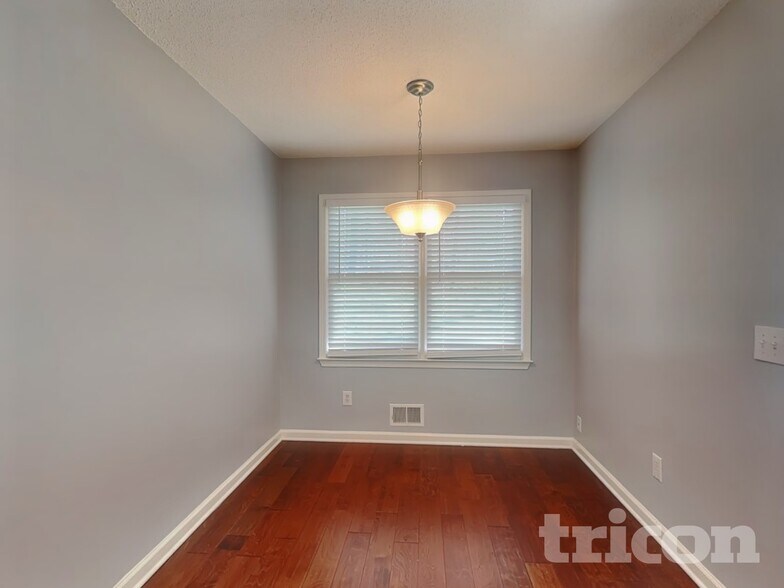 Building Photo - 244 Chastain Way