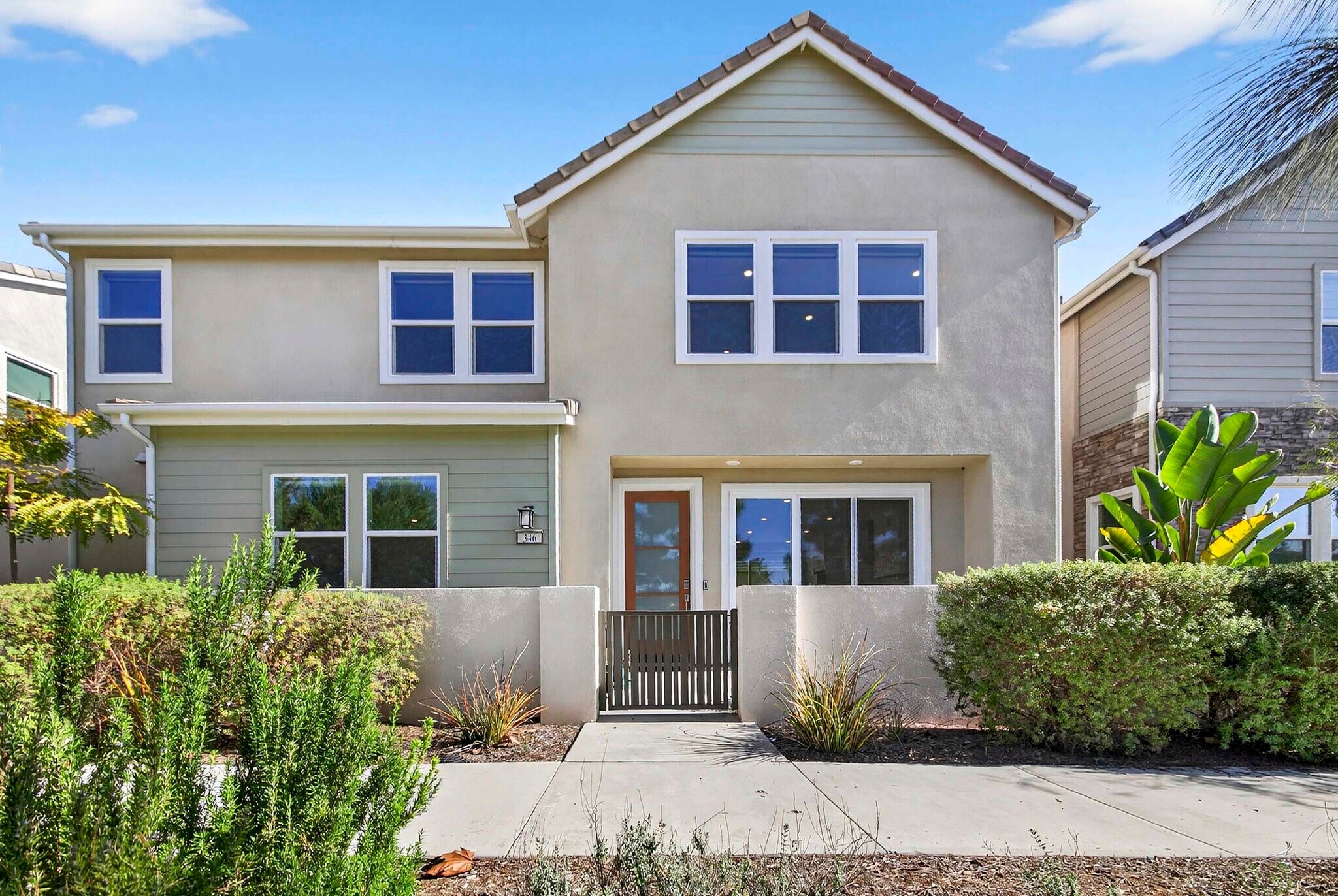 Building Photo - 346 Chorus