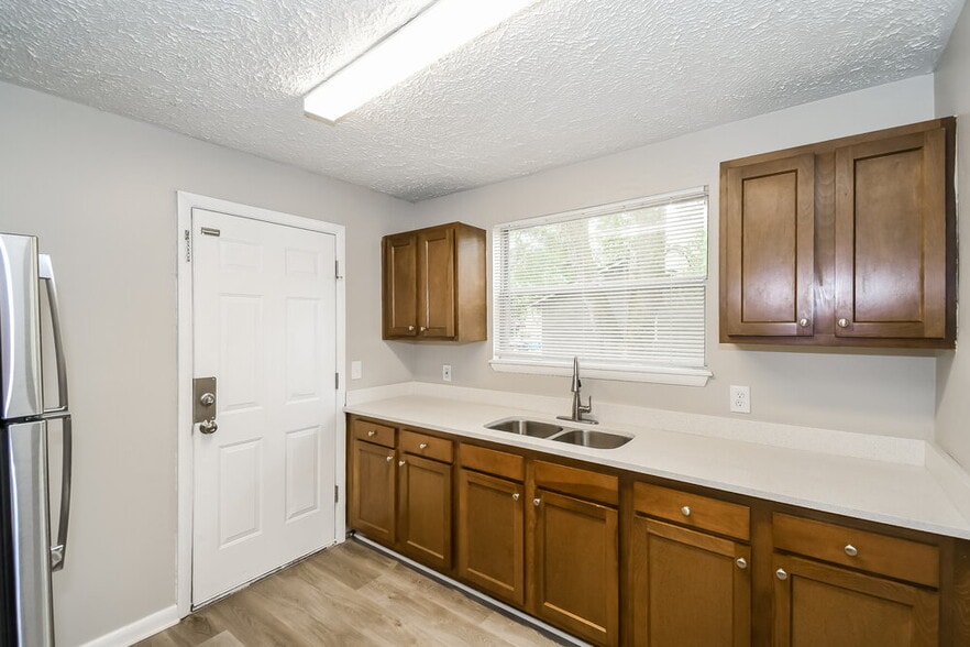 Building Photo - 2240 Grand St