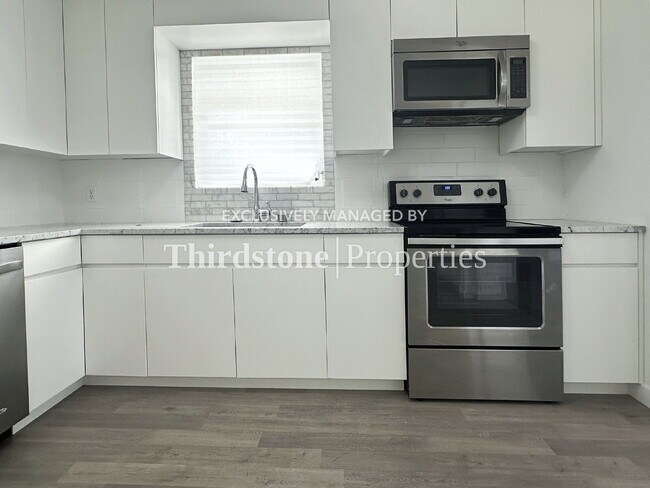 Building Photo - 8105 Santillo Dr