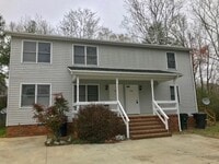 Building Photo - Duplex / Burlington