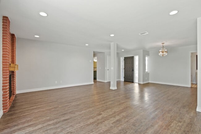 Building Photo - Lovely La Mirada Home