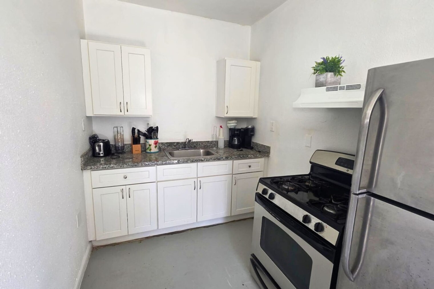 Building Photo - 13433 Topeka St