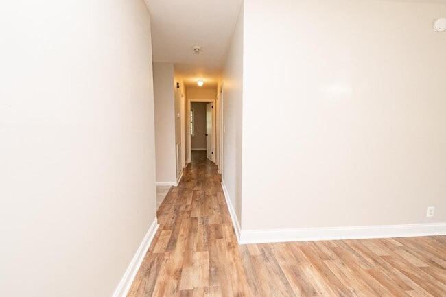 Building Photo - 1329 White House Blvd