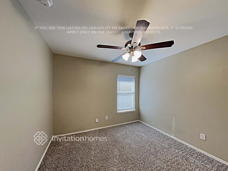 Building Photo - 562 Hickory Ln