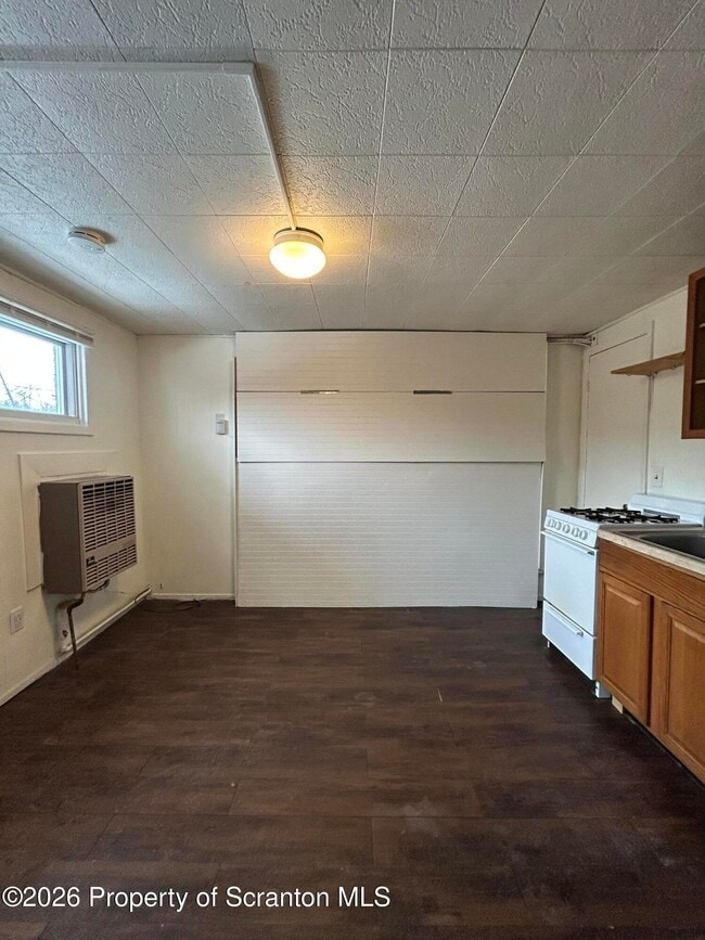 Building Photo - 1395-1395 Old Trail Rd