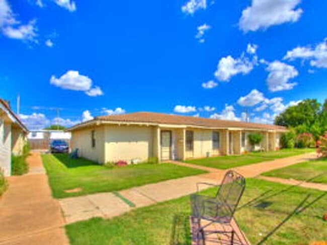Building Photo - 2 bed/ 1 bath condo in Bethany