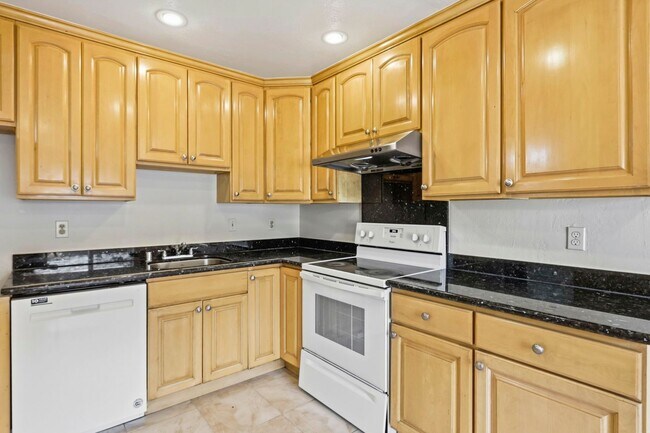 Building Photo - Sunset Park Townhouse Available for Rent!