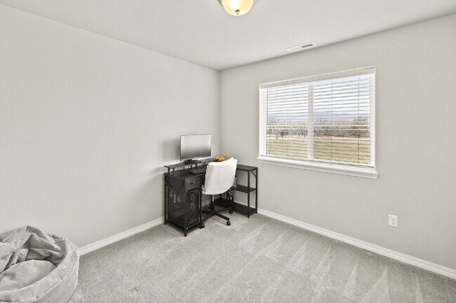 Building Photo - Well maintained Fountain Home with 3 bedrooms and  beautiful mountain views.