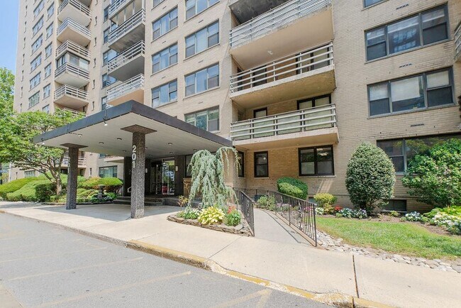 Primary Photo - 201 St Pauls Ave
