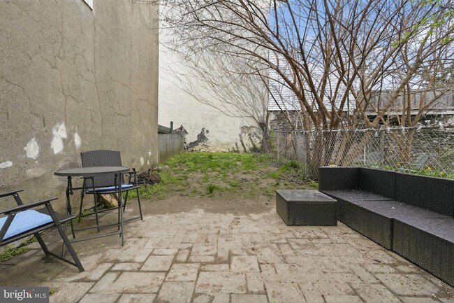 Building Photo - 4743 Umbria St