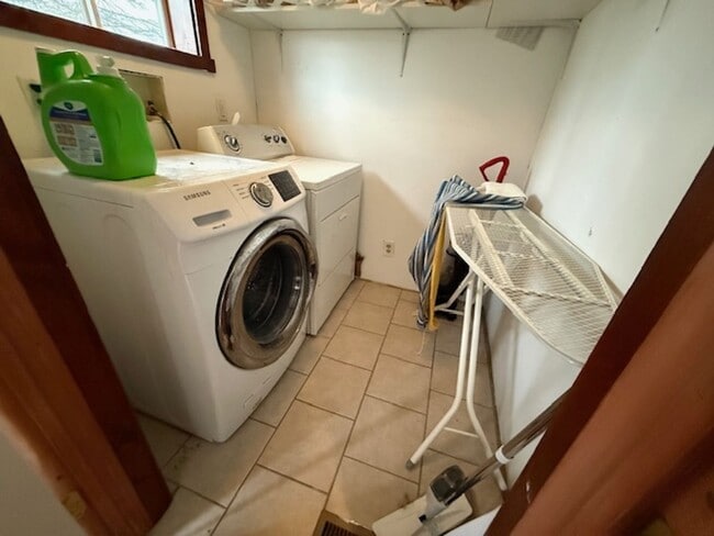 Building Photo - Spacious Three Bedroom, Two Full Bathroom Home with Chef’s Kitchen – Furnished Option Available!