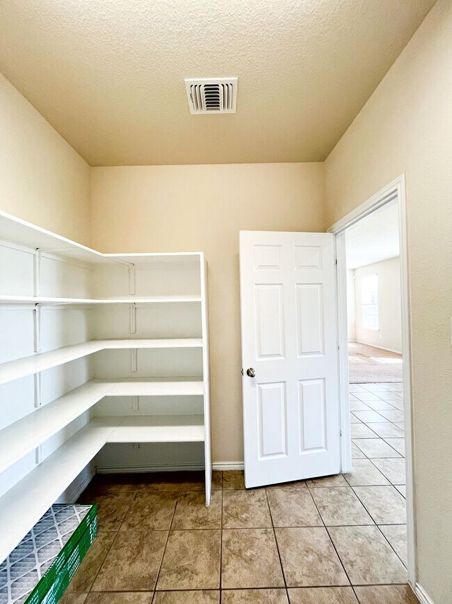 Building Photo - Available NOW!!!! This gorgeous home is located in The Landing Subdivision in Killeen. This home ...