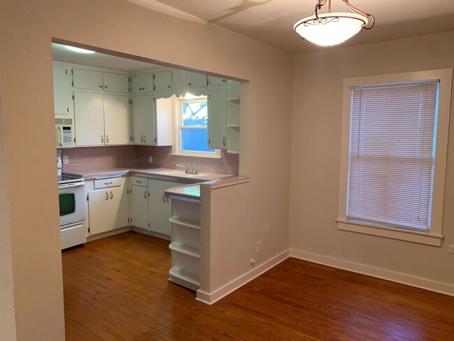 Building Photo - Craftsman Style House Walking Distance to ...