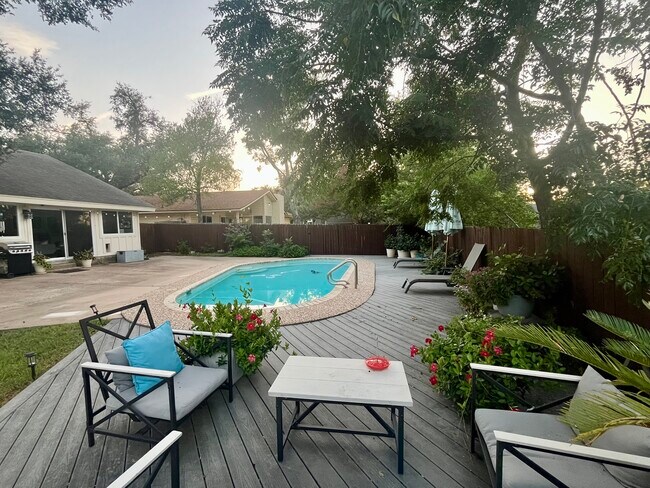 Building Photo - 4804 Greystone Dr