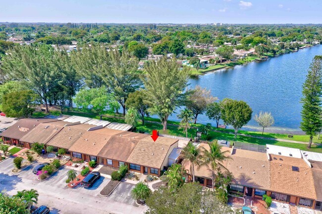 Building Photo - 2250 Buttonwood Ave