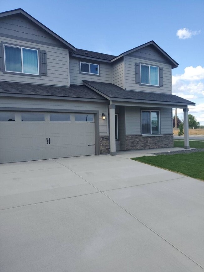 Building Photo - 4 bed 2.5 bath home in Mae Valley area of Moses Lake