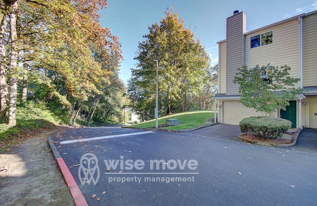 Building Photo - WSU Salmon Creek Area Condo