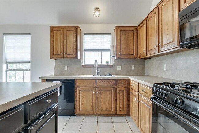 Building Photo - 2508 Tyler Ln