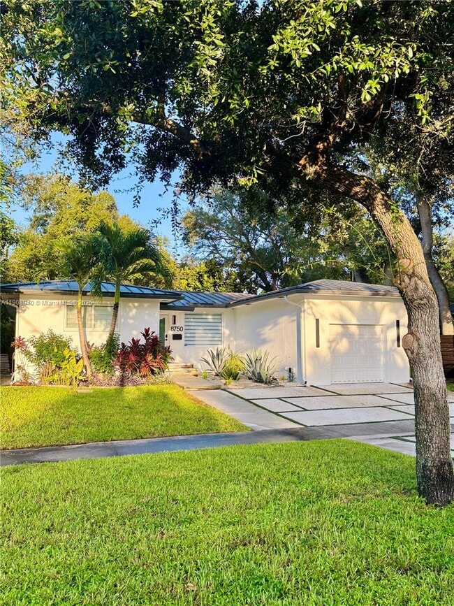 Building Photo - 330 NE 88th St