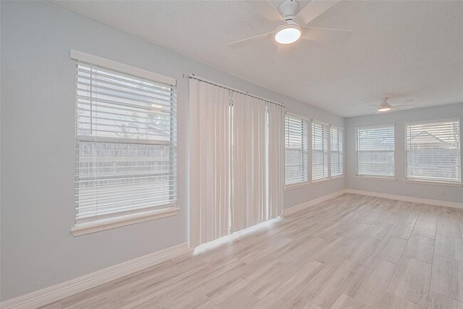 Building Photo - 2115 Streamcrest Ln