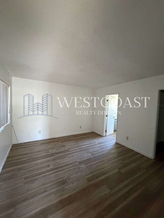 Building Photo - 2 Bed / 2 Bath Duplex-Style Home on Quiet Cul-de-Sac – Hemet