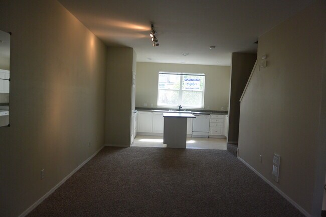 Building Photo - 714 SE Fairwinds Loop